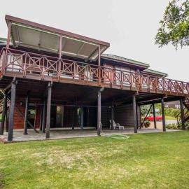 Birdsong Your Brenton-on-Sea home-away-from-home, hotel in Brenton-on-Sea