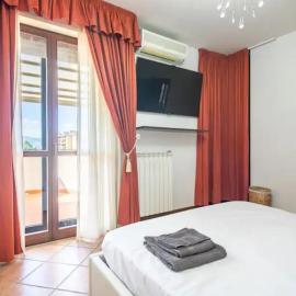 SUITE con 2 Balconi - 6 Guest, hotel in Prato