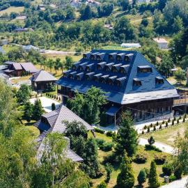 KULA DAMJANOVA-Komnenovo selo: Plav şehrinde bir otel
