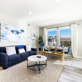 Sparks 1BR Water Views · Spring Season & Views
