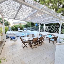 BEACHFRONT VILLA with Private Beach Access - FREE PARKING