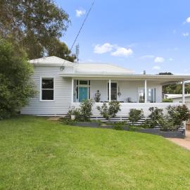 Howitt House - Central Metung Village Retreat