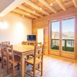 Les Tetras - 64 - Spacieux Appart 10 pers, hotel in Saint-Sorlin-dʼArves