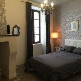 L'ancienne Forge - a stylish medieval holiday home, hotell sihtkohas Confolens