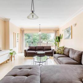 Spacious Menlyn Maine Villa, hotel v destinaci Pretoria