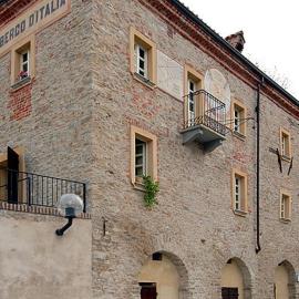 Dimora Storico Romantica Il Sole E La Luna, hotel din Cerretto Langhe