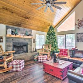 Pinetop Retreat w/ Fire Pit & Game Room!