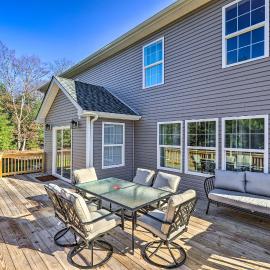 Community Beach & Lake: Pocono Summit Escape, hotell i Pocono Summit