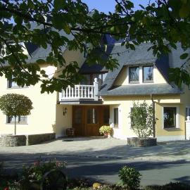Haus Maria، فندق في Olmscheid