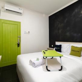 Urbanview Hotel Bizhome Artha Gading Boulevard by RedDoorz