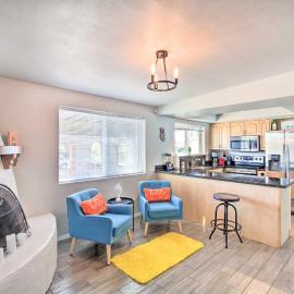 Vibrant, Colorful Tucson Abode w/ Pool & Hot Tub, hotel u gradu 'Tucson'