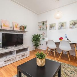 Cosy Apartment with Veranda in Gaia - 1E