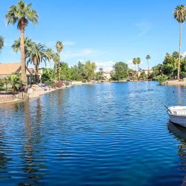 Lakefront Hacienda with Pool, Hot-tub, Tennis, hotel i Chandler