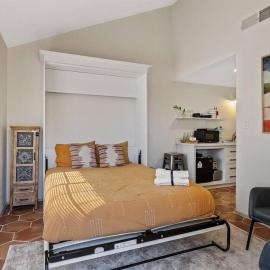 Studio on the Lake w/ Pool, Hot Tub & Tennis, hotel in Chandler
