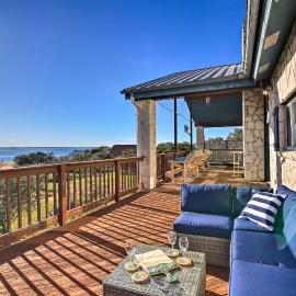 Private Deck & Grill: Sunny Lakefront Escape, hotel a Burnet