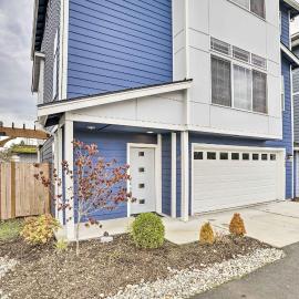 Balcony & Mtn Views! Newly Built Getaway in Monroe, hotel din Monroe
