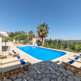 Villa Chrysallis with heated pool, hotel di Georgioupolis