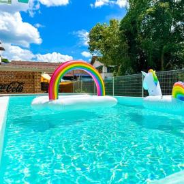 Kluang Swimming Pool Blues 11 Retro Homestay, hotell i Keluang