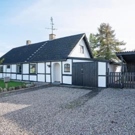 Cozy Vacation home near Lake, hotel in Sakskøbing