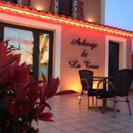 Auberge de la Tour -Appartements-, hotel in Valros
