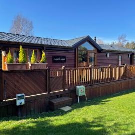 Jasmine Lodge, 2 bedroom with hot tub - Felmoor Park, hotel a Felton