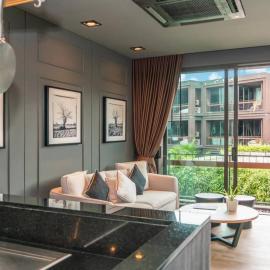 Luxury King Bed Apartment with Pool View and Sauna, Spacious 57 sqm,, hotel in Rawai Beach