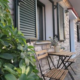 Το Πέτρινο, Hotel in Aitolikón