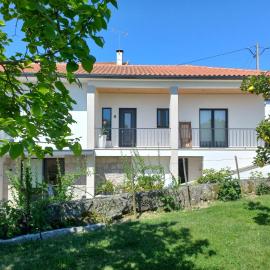 Cantinho do Ribeiro โรงแรมในLourosa da Trapa