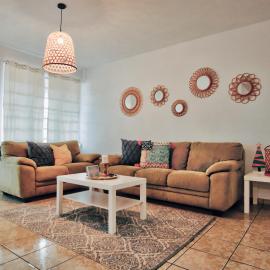 Salinas House - The World’s favorite stay!, hotel a Salinas