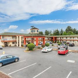 Days Inn by Wyndham Federal Way