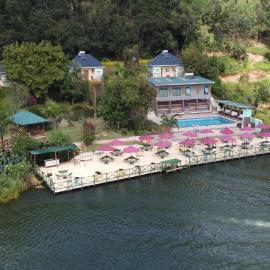 Bunyonyi Safaris Resort