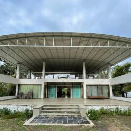 Disha Villa-Casa Oceano, sea facing villa with a pool, at Palghar