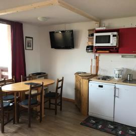 Appartement 4 pers à Vallandry avec balcon et animaux acceptés - FR-1-411-359, khách sạn ở Landry