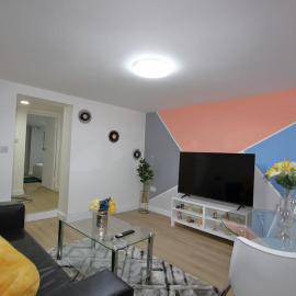 Oasis, Central Self Contained Flat by CozyNest
