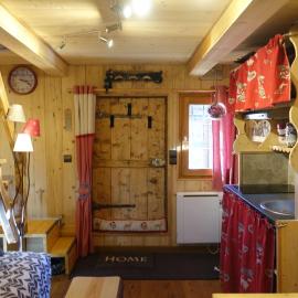 Charmant Mazot Savoyard à Hauteluce: Idéal pour Couple, Proche Commerces et Ski, Bien Équipé - FR-1-342-263, готель у місті Отлюс