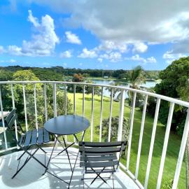 Stunning Views Best location in Hilo 2BR modern Condo, hotel in Hilo