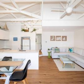 Straddie Breeze + beachside + pool + wifi