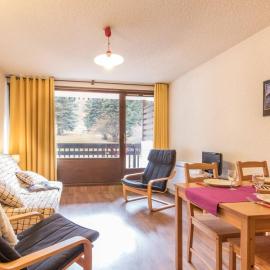 Charmant studio ski-in/ski-out 4 pers. avec piscine, jardin et parking à La Salle les Alpes - FR-1-330F-62, Hotel in Serre Chevalier