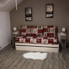 Au bout du bois Piscine sauna hammam accessible en saison et le logement accessible toute l annee, hotel a Les Déserts