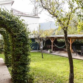 Can Camps Besalú: Jardín y parking para familias, hotel in Besalú
