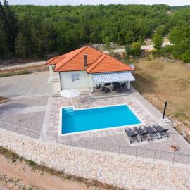 Villa Toni, villa in Imotski, private pool, barbeque, private parking
