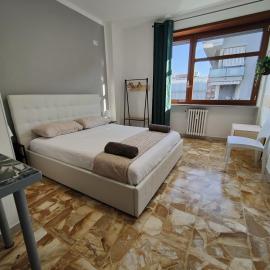 Affittacamere - Santa Rita Rooms, hotel in Turin