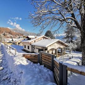 Chalet Bornhome relax, sport e cultura altopiano del sole 6 ospiti - pet Frendly، فندق في بورنو