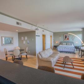Designer Downtown Condo Suite - Splendid View