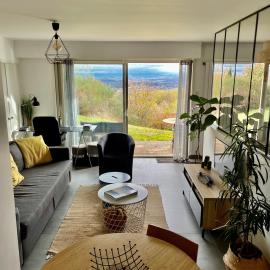 Viesnīca Chez Isa, loft 55m2, jardin, vue, parking, entrée autonome pilsētā Ceyrat