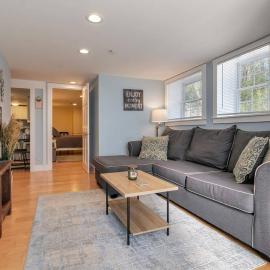2BR Apt w/ 3 min Walk to downtown SWH - [Low Tide], hotel a Southwest Harbor