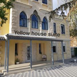 Yellow House Suite, hotel di Majdal Shams