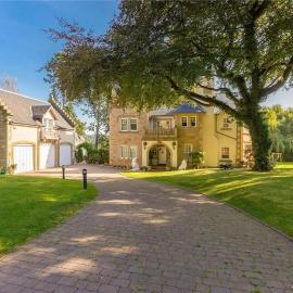 Superb 5 bedroom Villa 16 mins from City Centre