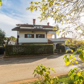 Apartments with parking space Karigador, Novigrad - 2534, hotel en Karigador