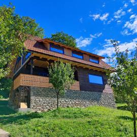 La sat - Radu Dragu, hotel em Bertea